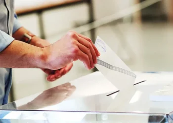 Δημοσκόπηση MRB: Πρώτη η ΝΔ με 29%, μεγάλη πτώση για το ΠΑΣΟΚ