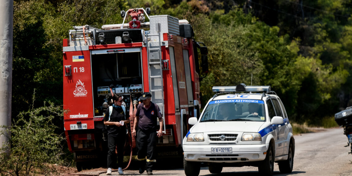 Τραγωδία στη Θεσσαλονίκη: Άνδρας εντοπίστηκε απανθρακωμένος δίπλα σε αυτοκίνητο που τυλίχθηκε στις φλόγες