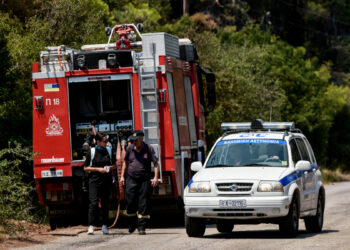 Τραγωδία στη Θεσσαλονίκη: Άνδρας εντοπίστηκε απανθρακωμένος δίπλα σε αυτοκίνητο που τυλίχθηκε στις φλόγες