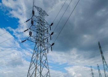 ΥΠΕΝ: Έμφαση στην αποθήκευση ενέργειας – Μπαταρίες 6,8 γιγαβάτ έως το 2030