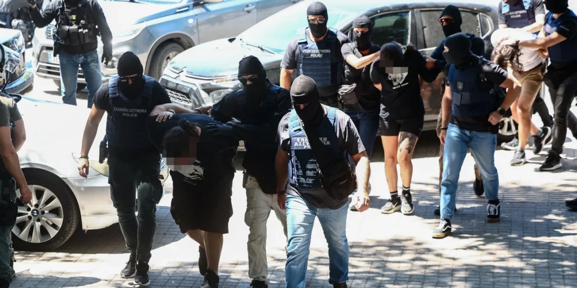 Οι Αρχές ψάχνουν τις επαφές στο κινητό του 29χρονου για τις εμπρηστικές επιθέσεις στη Θεσσαλονίκη