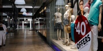 Τη Δευτέρα 13/7 ξεκινούν οι θερινές εκπτώσεις- Προαιρετικά ανοιχτά τα καταστήματα την Κυριακή 19 Ιουλίου