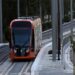 Απαράδεκτο περιστατικό: Οδηγός τραμ κάπνιζε με τα πόδια στην κονσόλα (VIDEO)