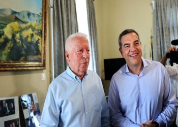 Επαφές Τσίπρα στη Λέσβο με τον περιφερειάρχη Β.Αιγαίου και δημάρχους του νησιού