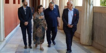 Επίσκεψη Μενδώνη στο ιστορικό συγκρότημα του ΕΜΠ