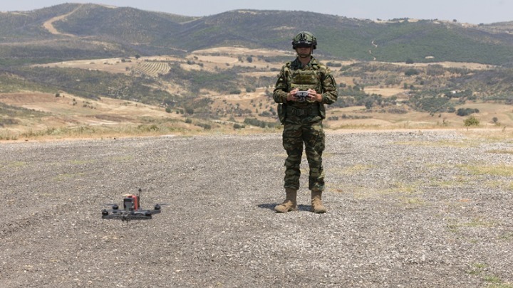 Αλεξανδρούπολη: Πώς εκπαιδεύεται η νέα γενιά χειριστών ΣΜΗΕΑ του Ελληνικού Στρατού