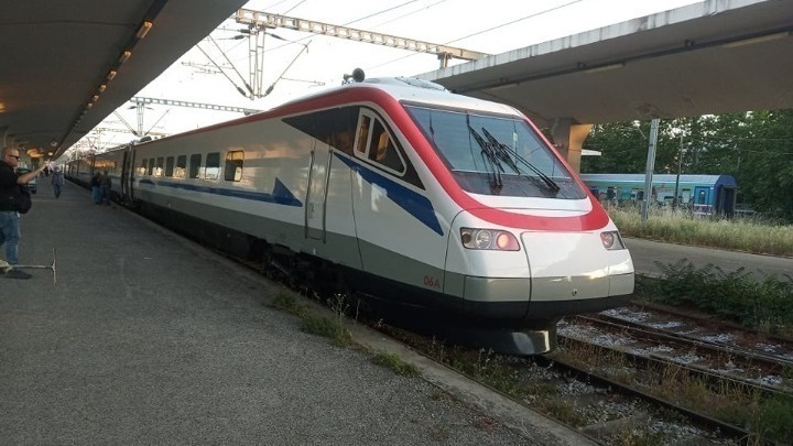 Hellenic Train: Διακοπή της σιδηροδρομικής κυκλοφορίας και της ηλεκτροδότησης στο τμήμα μεταξύ Θεσσαλονίκης και Λιτοχώρου λόγω πυρκαγιάς