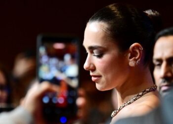 Dua Lipa: Υπέρ των κινητοποιήσεων στην Αλβανία για το θέρετρο της οικογένειας Τραμπ