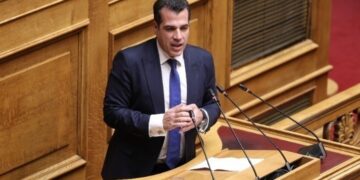 Πλεύρης: Κλείνει η δομή μεταναστών στις Θερμοπύλες