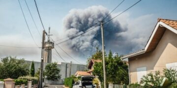 Οι πυρκαγιές σε Μαδρίτη και Μπορντό δημιούργησαν ένα τεράστιο νέφος καπνού