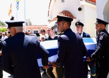 Ρέθυμνο: Σε κλίμα βαθιάς συγκίνησης η κηδεία του πυροσβέστη Παντελή Διαμαντάκη