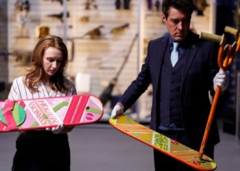 Σε δημοπρασία η σανίδα του Μάρτι ΜακΦλάι από το «Back to the Future»