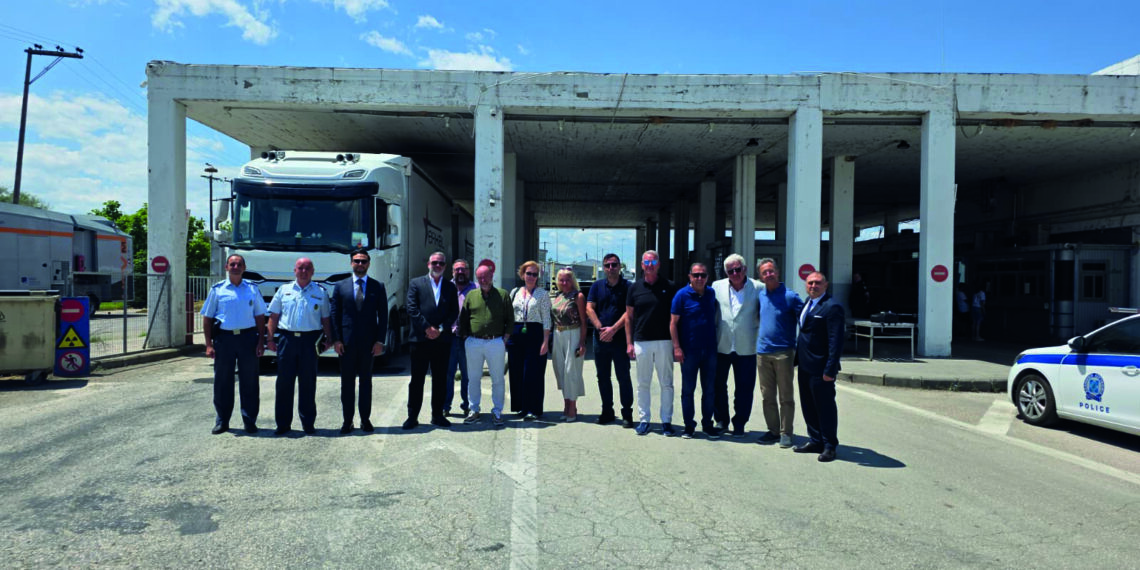 Τρεις μέρες εγκλωβισμένοι στα σύνορα