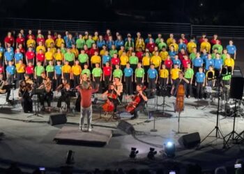 Πολύγυρος: 130 παιδικές φωνές πλημμύρισαν το ανοιχτό θέατρο σε μια μοναδική μουσική βραδιά