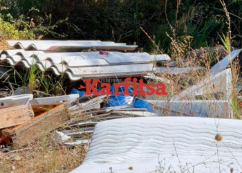 Βουρβουρού: Καθαρίζουν οι εθελοντές, «ξεφυτρώνουν» μπάζα και ύποπτος αμίαντος (ΦΩΤΟ)