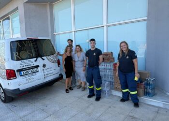 Η Δήμητρα Κατσαφάδου στηρίζει πυρόπληκτους και πυροσβέστες με δωρεάν κρέμες και νερά