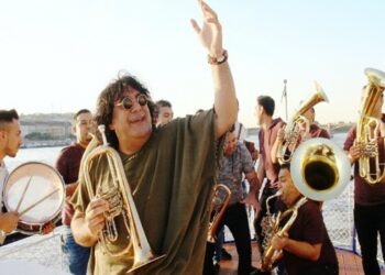 Χαλκιδική: Σερβική μουσική με χάλκινα στο λιμάνι της Ιερισσού