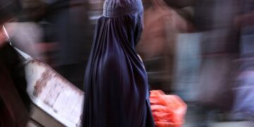 Πορτογαλία: Απαγορεύθηκε να φοράει κανείς δημόσια πέπλο που κρύβει το πρόσωπο
