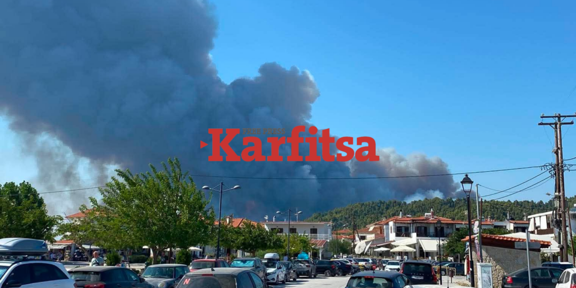 Χαλκιδική: Διακοπή κυκλοφορίας στην επαρχιακή οδό Παλιουρίου–Αφύτου λόγω της πυρκαγιάς