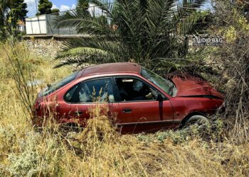 Ναύπλιο: Τροχαίο ατύχημα με πτώση ΙΧ σε χαντάκι στο πρώην στρατόπεδο ΚΕΜΧ