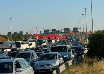 Η κάθοδος των Βαλκανίων – Ουρές χιλιομέτρων και ταλαιπωρία στο τελωνείο Ευζώνων (ΦΩΤΟ+Video)