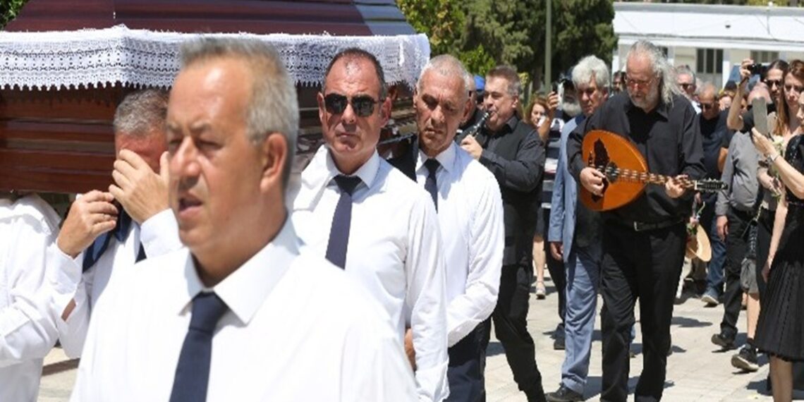 Το τελευταίο «αντίο» στον Λάκη Χαλκιά