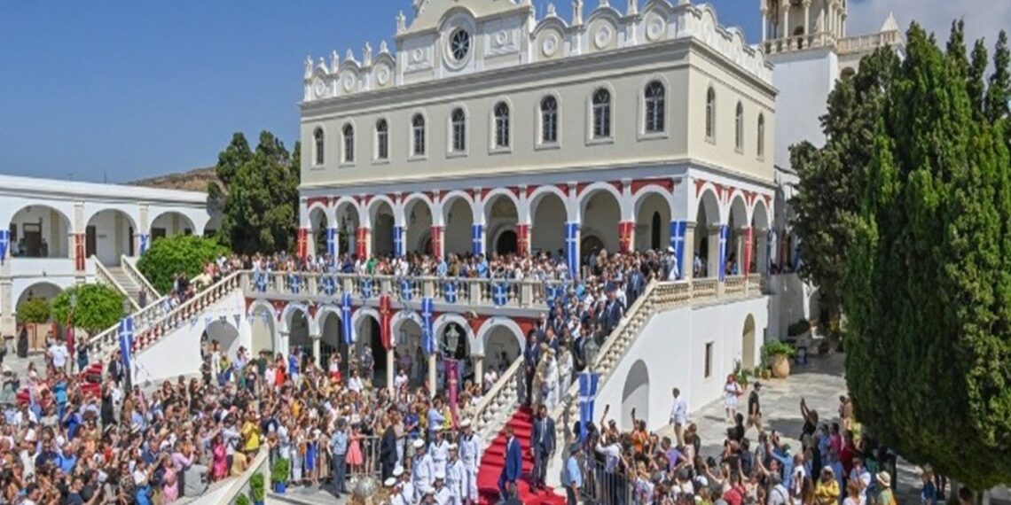 Παναγιά της Τήνου: Το μεγάλο προσκύνημα του Δεκαπενταύγουστου