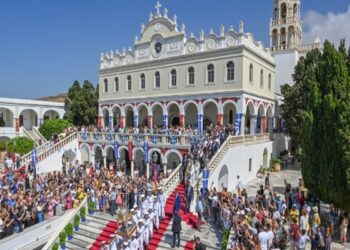 Παναγιά της Τήνου: Το μεγάλο προσκύνημα του Δεκαπενταύγουστου