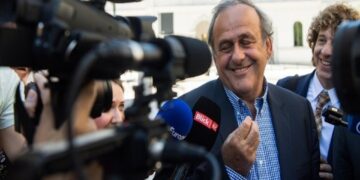 Πλατινί κατά Ινφαντίνο: «Ήρθε η ώρα να αποχωρήσει»