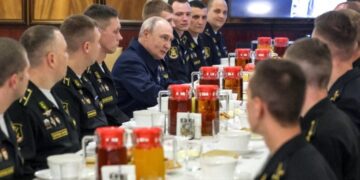 Στις Κουρίλες ο Πούτιν – «Απαράδεκτη» χαρακτηρίζει την επίσκεψη η Ιαπωνία