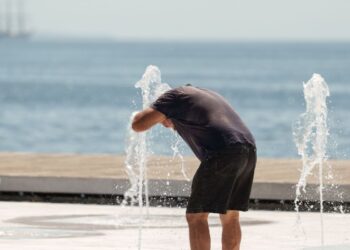 Ο καιρός ανεβάζει ξανά θερμοκρασία: Έως 38°C και ισχυροί άνεμοι στο Αιγαίο