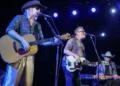 Sani Festival 2026: Οι The Waterboys μάγεψαν το κοινό σε μια sold-out βραδιά στον Λόφο της Σάνης (Video+photo)