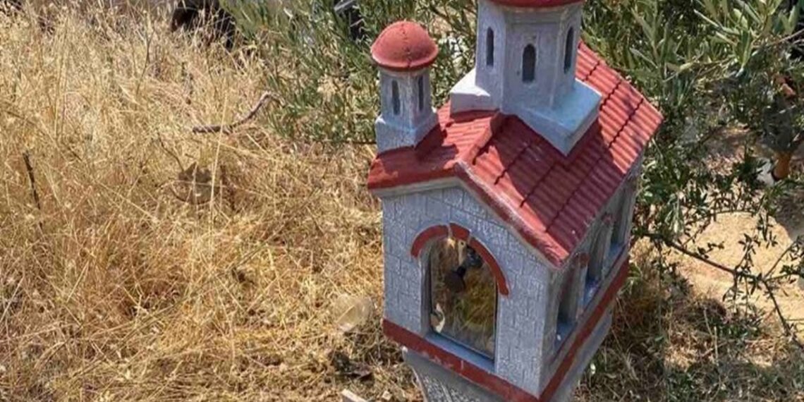 Τρισάγιο στη μνήμη της οικογένειας παραθεριστών από τη Μολδαβία που ξεκληρίστηκε σε τροχαίο