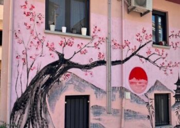 Άνω Πόλη: Ιδιοκτήτες επιστρατεύουν τα mural για να προστατεύσουν τα σπίτια τους από βανδαλισμούς