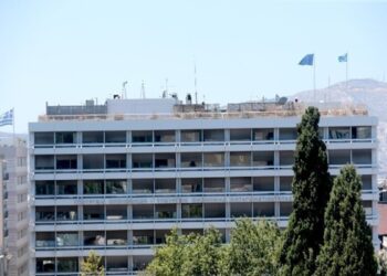 Όφελος 2 δισ. ευρώ από την πρόωρη αποπληρωμή 13 δισ. ευρώ του δημόσιου χρέους το 2026