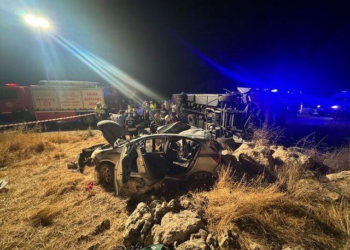 Τουρκία: Επτά νεκροί και 13 τραυματίες σε σύγκρουση λεωφορείου με αυτοκίνητο