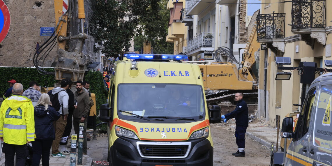 Πλάκα: Εντοπίστηκε και δεύτερη σορός στα συντρίμμια (video)
