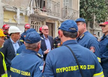 Έξι νεκροί στην Πλάκα: Το μυστήριο της έκρηξης και οι έρευνες στο κτίριο (Video)