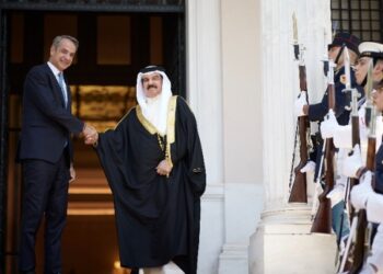 Μητσοτάκης – βασιλιάς Μπαχρέιν: Στο επίκεντρο οι επενδύσεις και η ενίσχυση των διμερών σχέσεων