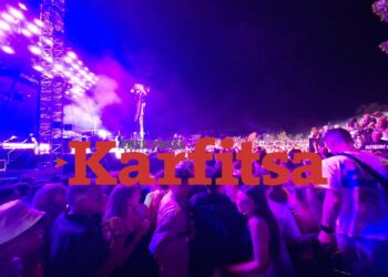Κοσμοσυρροή για τη συναυλία του Ρέμου – Έτοιμη να ξεκινήσει η μεγάλη βραδιά