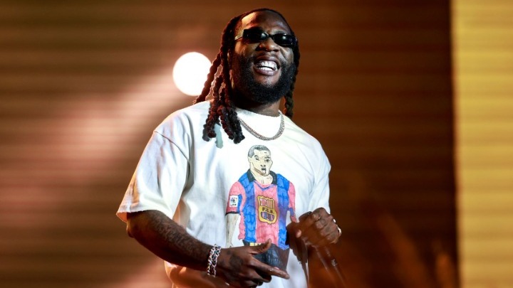 Ο Burna Boy θα τραγουδήσει στο ημίχρονο του αγώνα της NFL στο Παρίσι