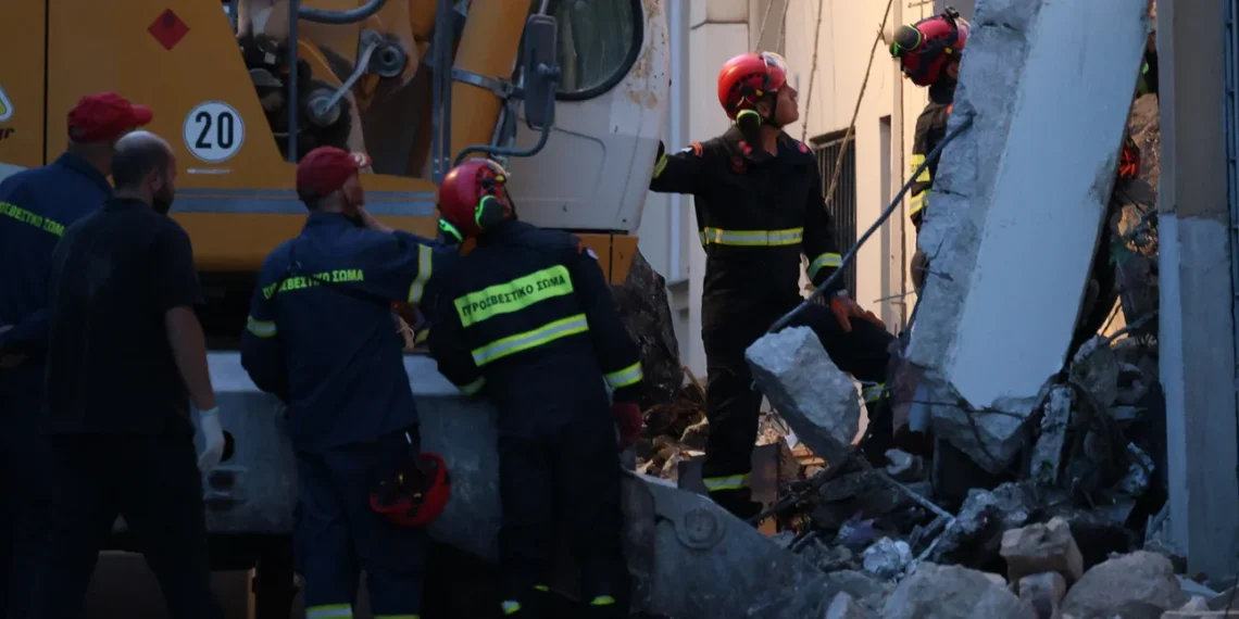 Έκρηξη στην Πλάκα: Ανασύρθηκε νεκρή γυναίκα