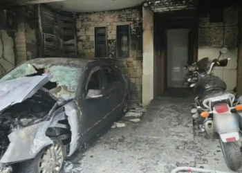Αθήνα: Εμπρηστικές επιθέσεις σε Ζωγράφου και Γαλάτσι – Άφαντοι οι δράστες (video+photo)
