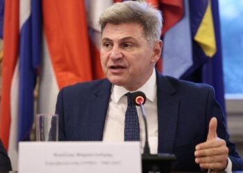 Φαραντούρης: «Ουδέποτε προσέδωσα οποιαδήποτε άλλη χροιά, όπως θέλει να υπαινίσσεται η κυρία Σδούκου»