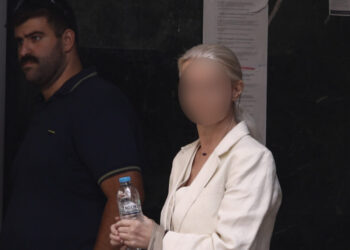Γιώργος Μαζωνάκης: Σάλος με την «Κβαντική Ιατρική» που σπούδασε η Ιωάννα Γάκα – «Ανυπόστατοι όροι», λένε οι Έλληνες Φυσικοί