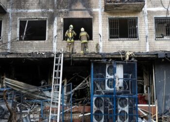 Τουλάχιστον 3 νεκροί και 7 τραυματίες σε ρωσικά πλήγματα στο Κίεβο και στην περιφέρειά του