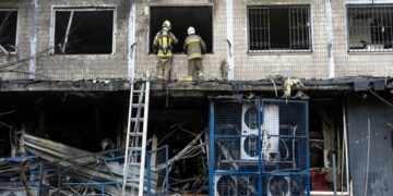 Τουλάχιστον 3 νεκροί και 7 τραυματίες σε ρωσικά πλήγματα στο Κίεβο και στην περιφέρειά του