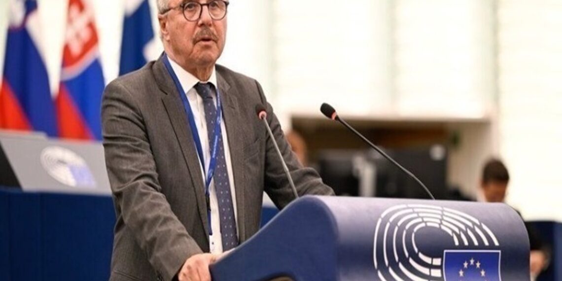 Μανιάτης: «Διεκδικούμε 100 δισ. ευρώ για Προσιτή Στέγαση»