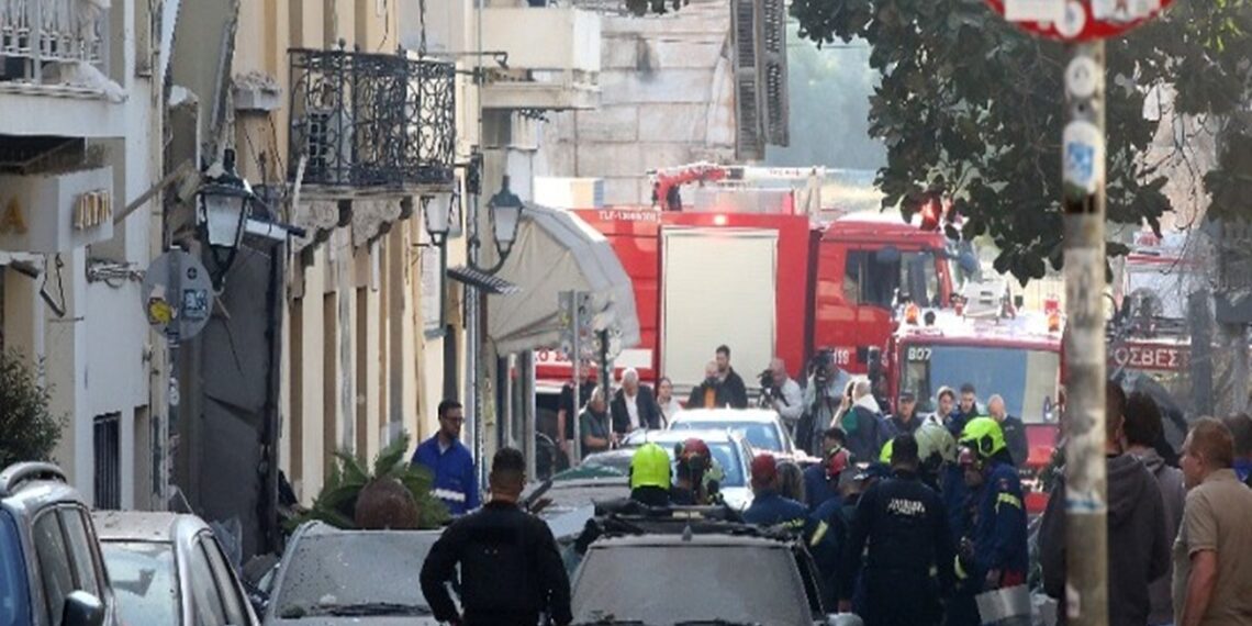 Έκρηξη στην Πλάκα: Συνεχίζονται οι έρευνες της Πυροσβεστικής