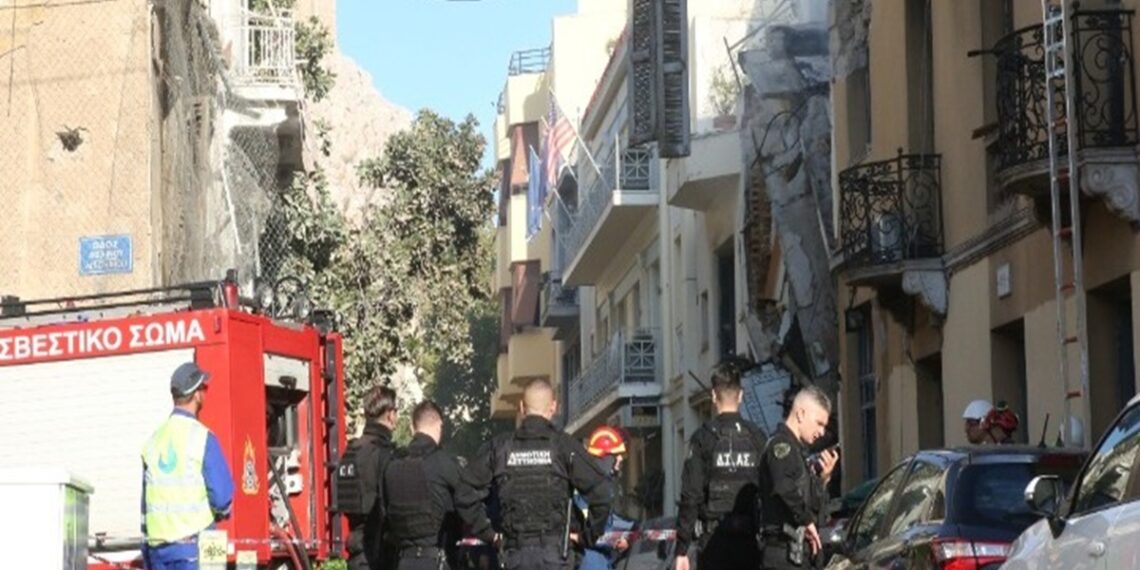 Έκρηξη σε κτίριο στην Πλάκα – Συνεχίζονται οι έρευνες της Πυροσβεστικής
